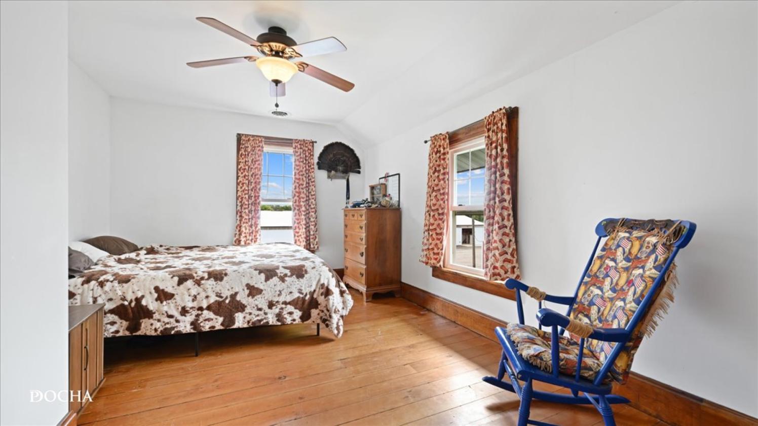 Renovated Farmhouse, Indoor Arena & More! - photo 19