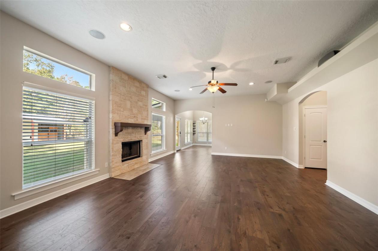 Beautiful country estate on over 4.75 acres - photo 10