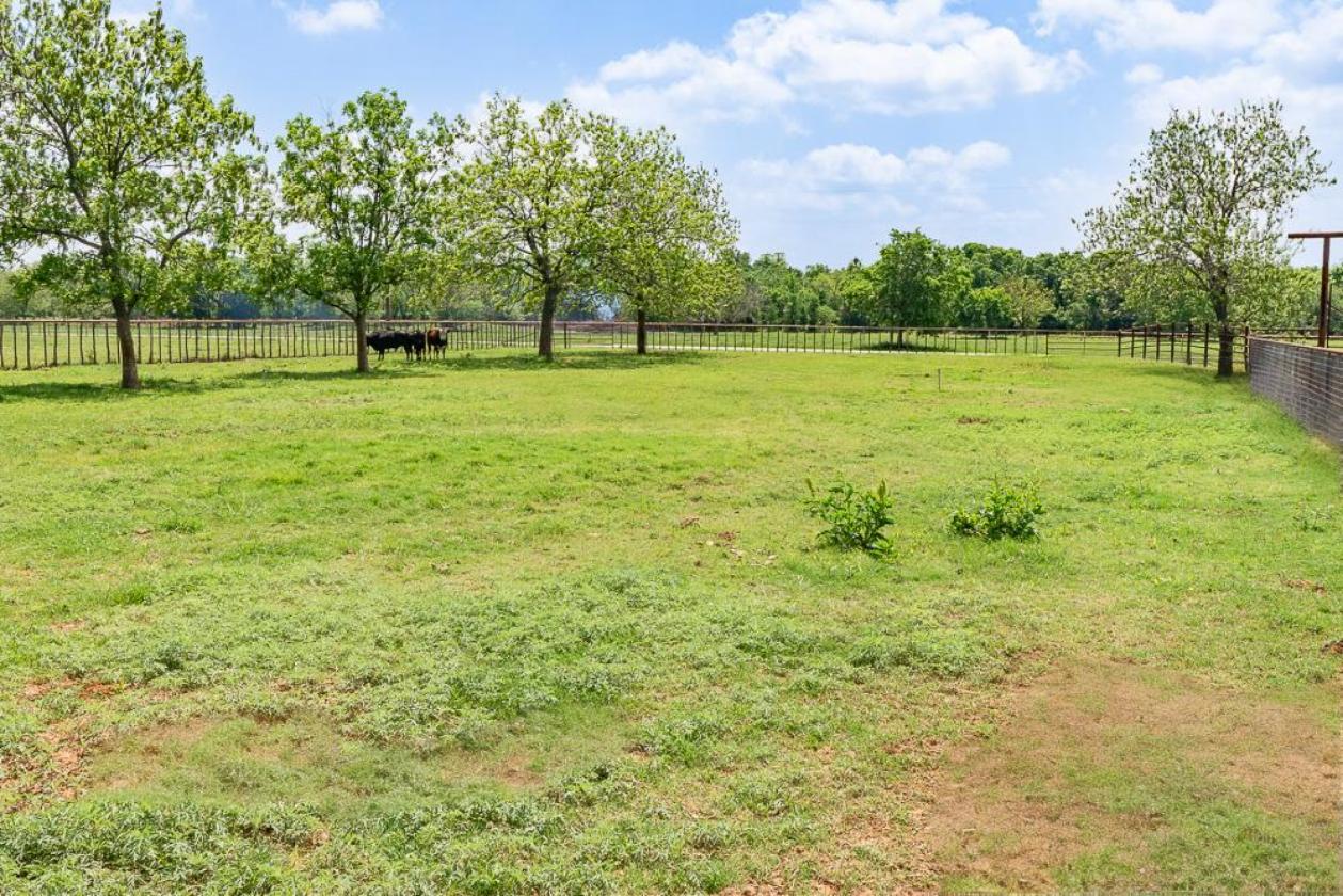 Scenic 64 Acre Horse & Cattle Property - photo 22