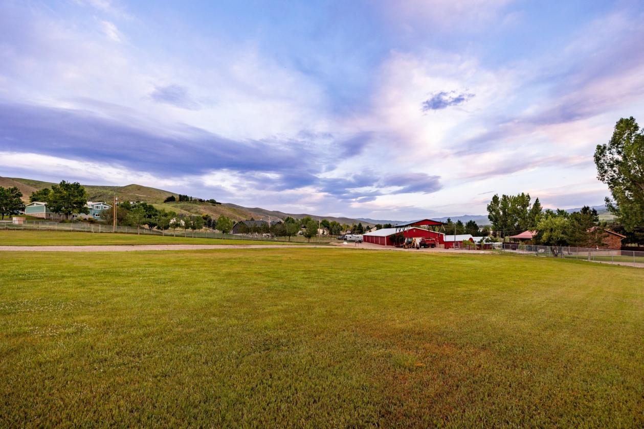 Incredibly Well-Maintained Horse Property - photo 3