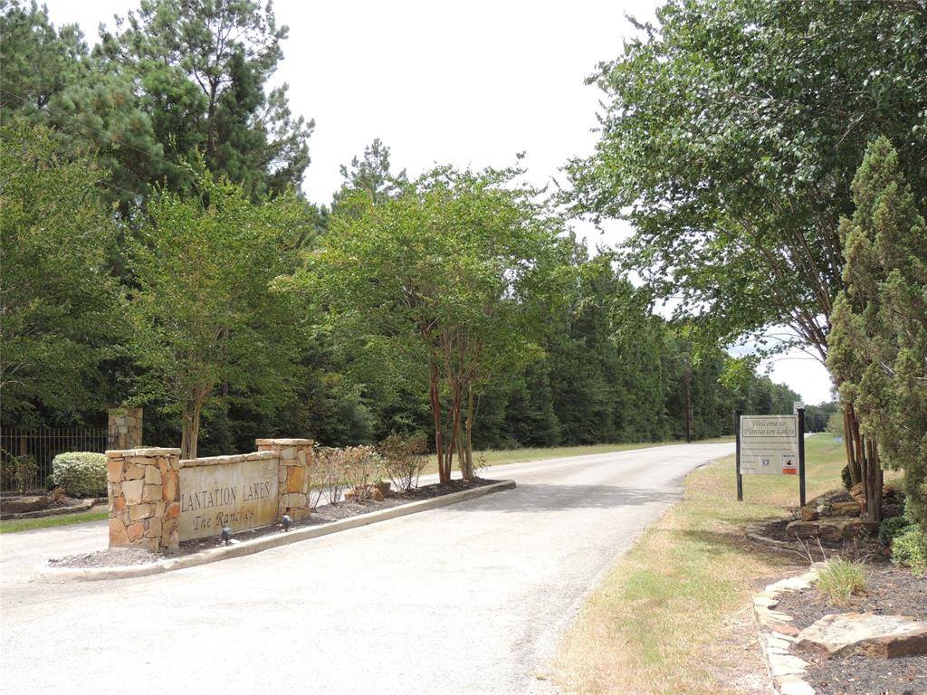 BEAUTIFUL SUBDIVISION OF PLANTATION LAKES with DAY STABLE, AND RIDING
