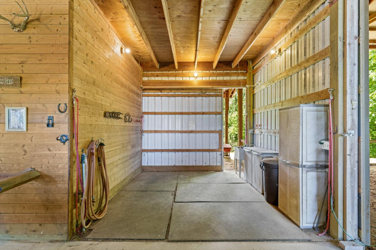 Charming horse property on private lane - photo 23