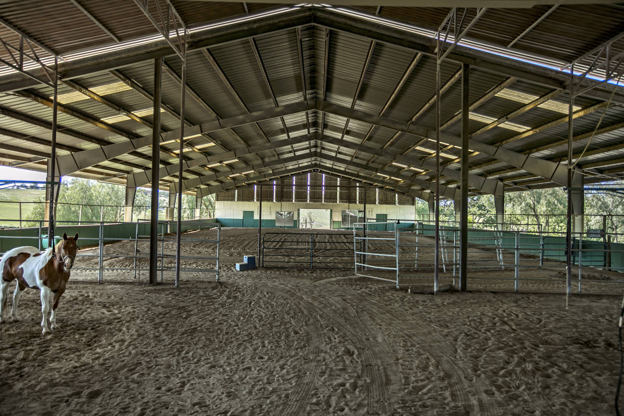 Equestrian facility with stunning panoramic views and vineyard