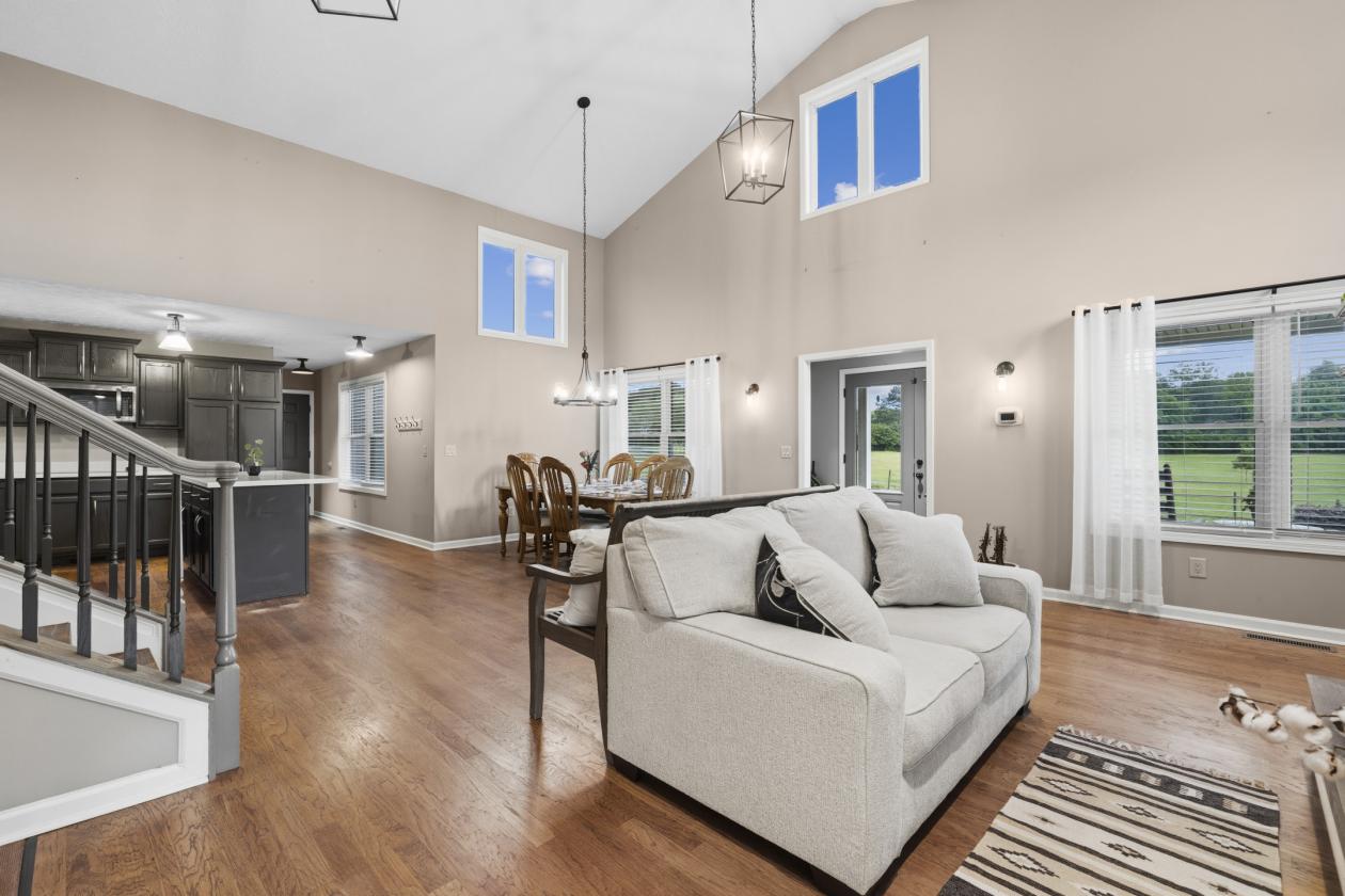 Remodeled Farmhouse in Private Community - photo 15