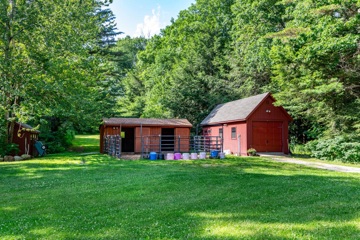 Secluded contemporary with new horse facilities - photo 5