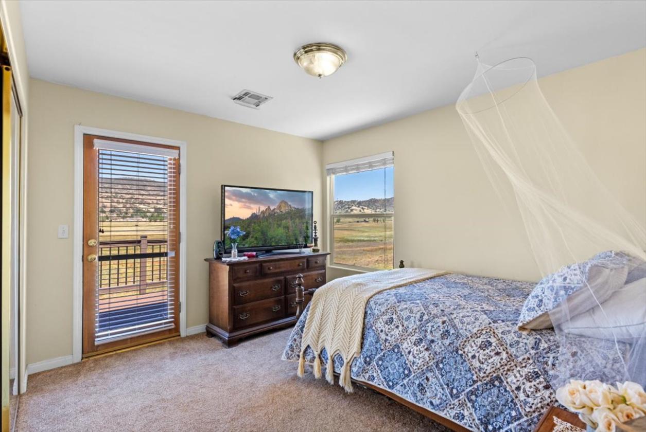 Exceptional property in EQ gated community - photo 10
