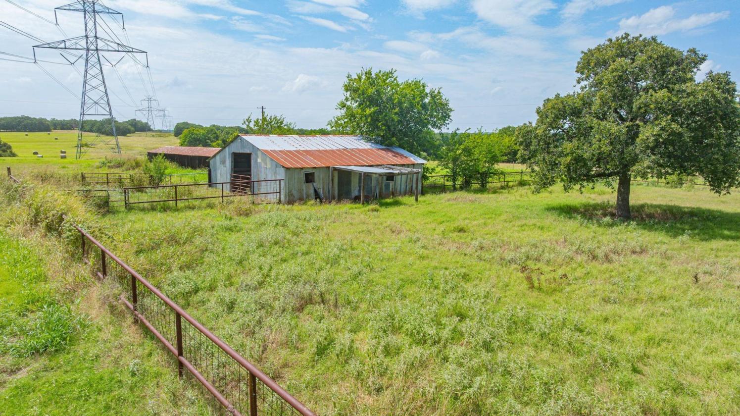 Turnkey Ranch Property With Coastal Fields!! - photo 13