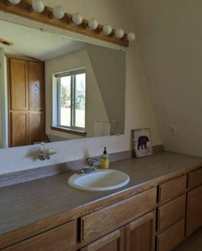 Mountain Views, horses and a beautiful home - photo 29