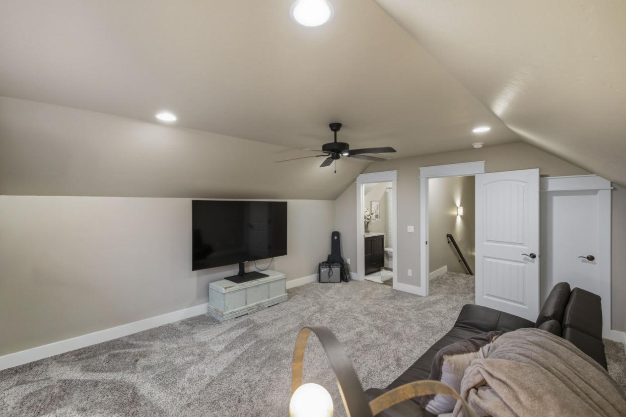 EQUESTRIAN ESTATE + LUXURY HOME + RIDE-OUT ACCESS! - photo 18