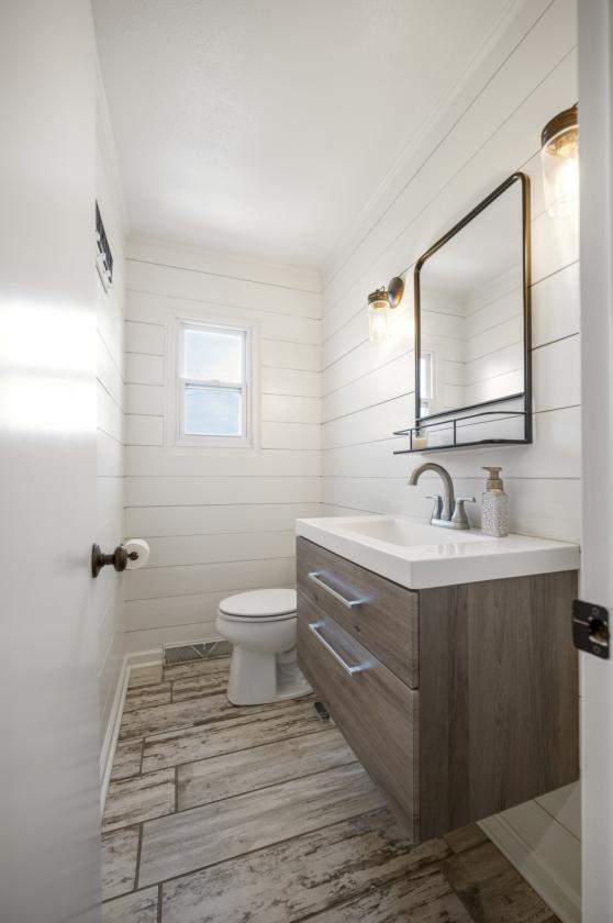 Full Remodeled Home w/6.6 Acres, 1 Mi from Bypass - photo 14