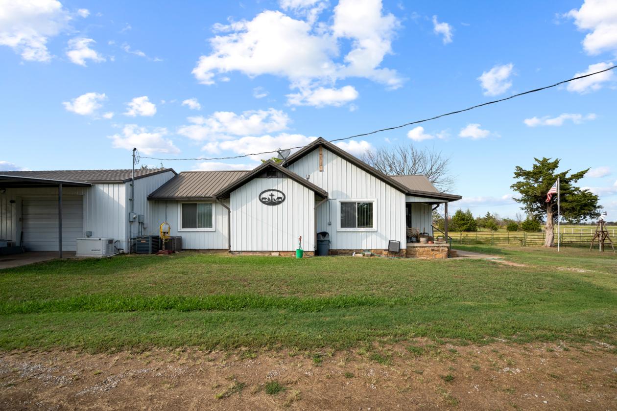 Horse Property on 10 Acres - photo 4