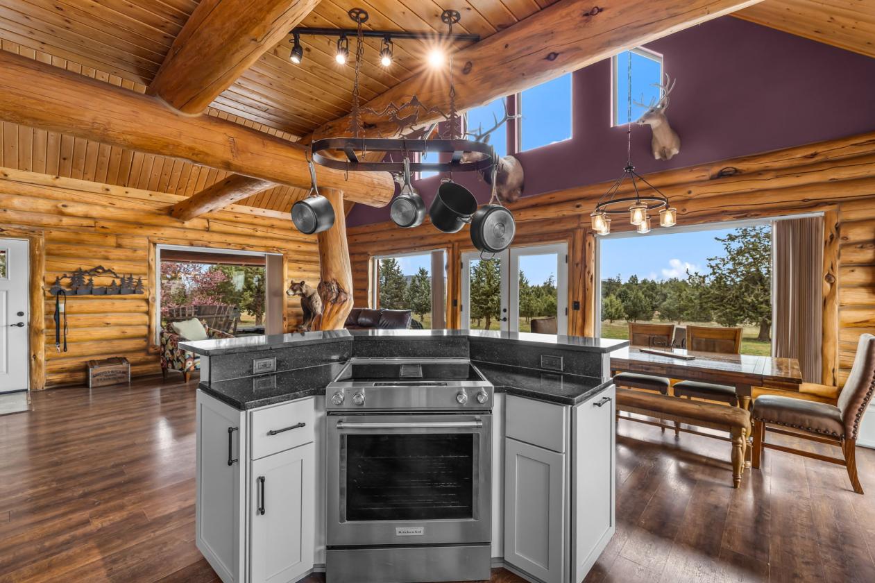 Rustic Elegance in Central Oregon w/ Barn & ADU - photo 6