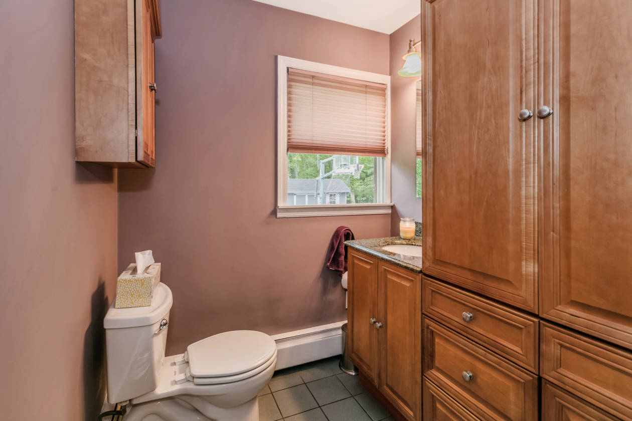 Breathtaking Horse Property set on 2 Acres Smithtown, Suffolk County