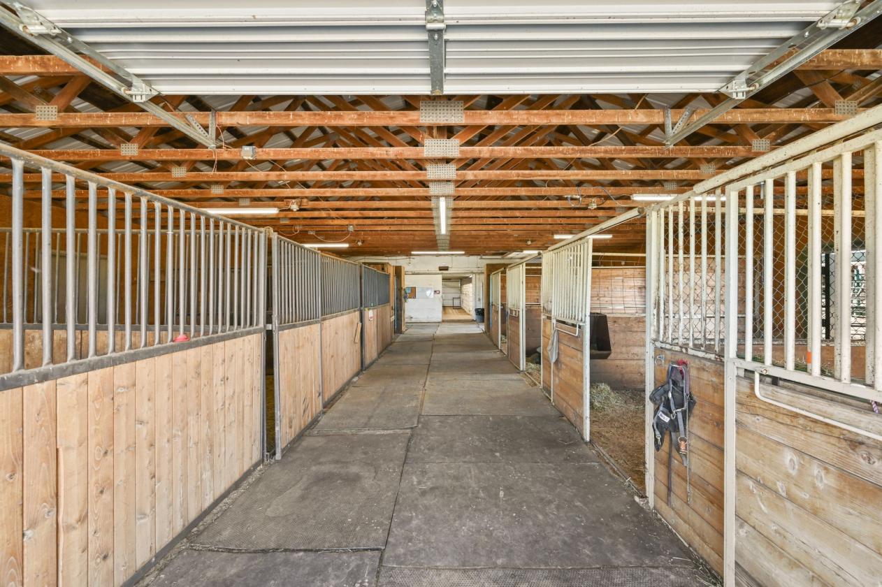 Boarding Facility - 40 stalls - 80 AC - 2 Homes - photo 10