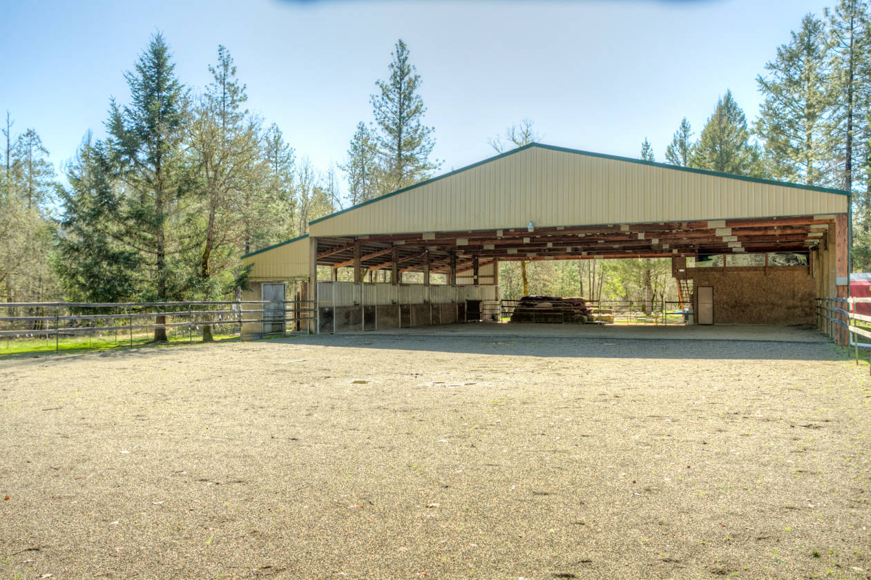 OUtstanding Horse Property Cave Junction, Josephine County, Oregon