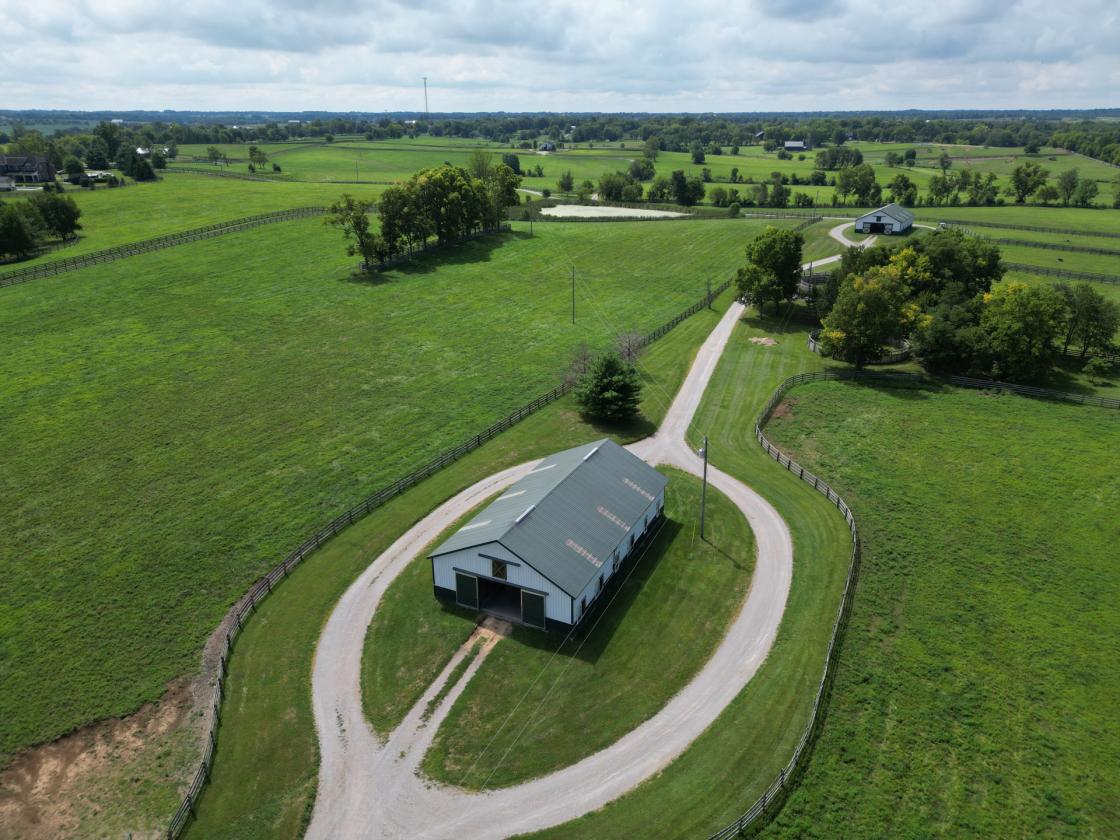 Turn-Key Horse Farm in the Heart of the Bluegrass - photo 6