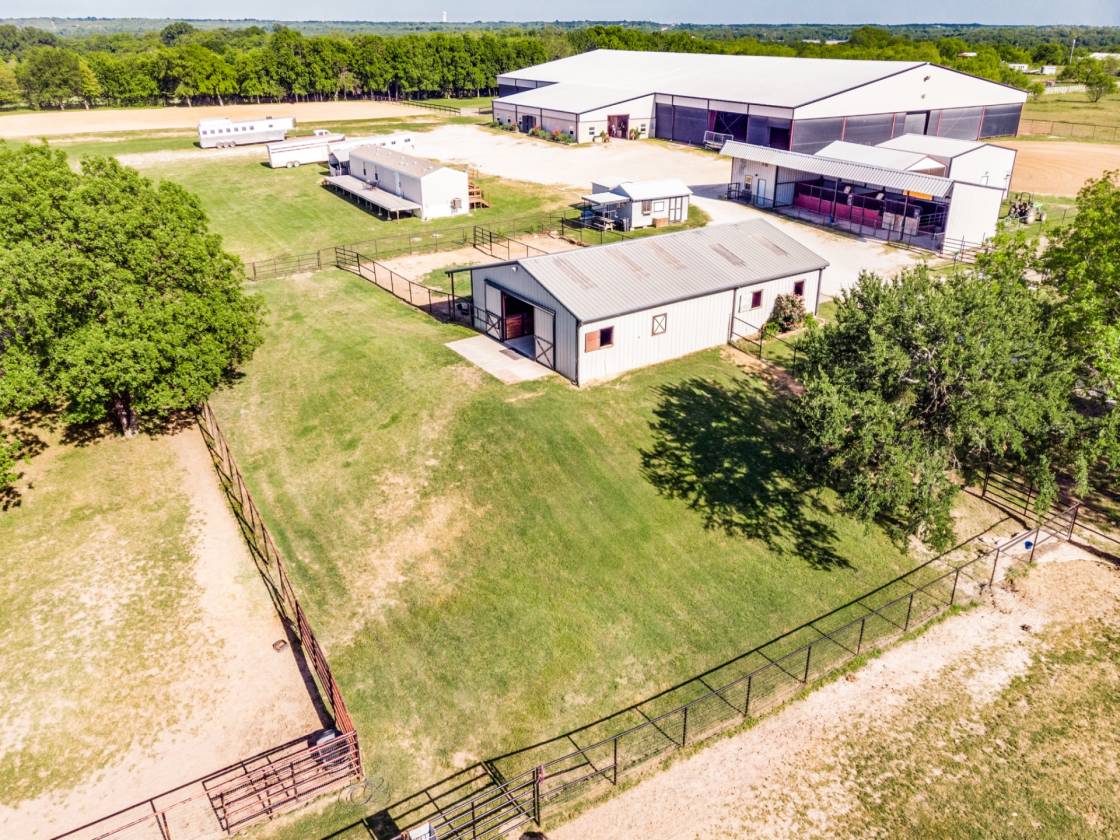 Equestrian's dream property in desirable location just north of Dallas