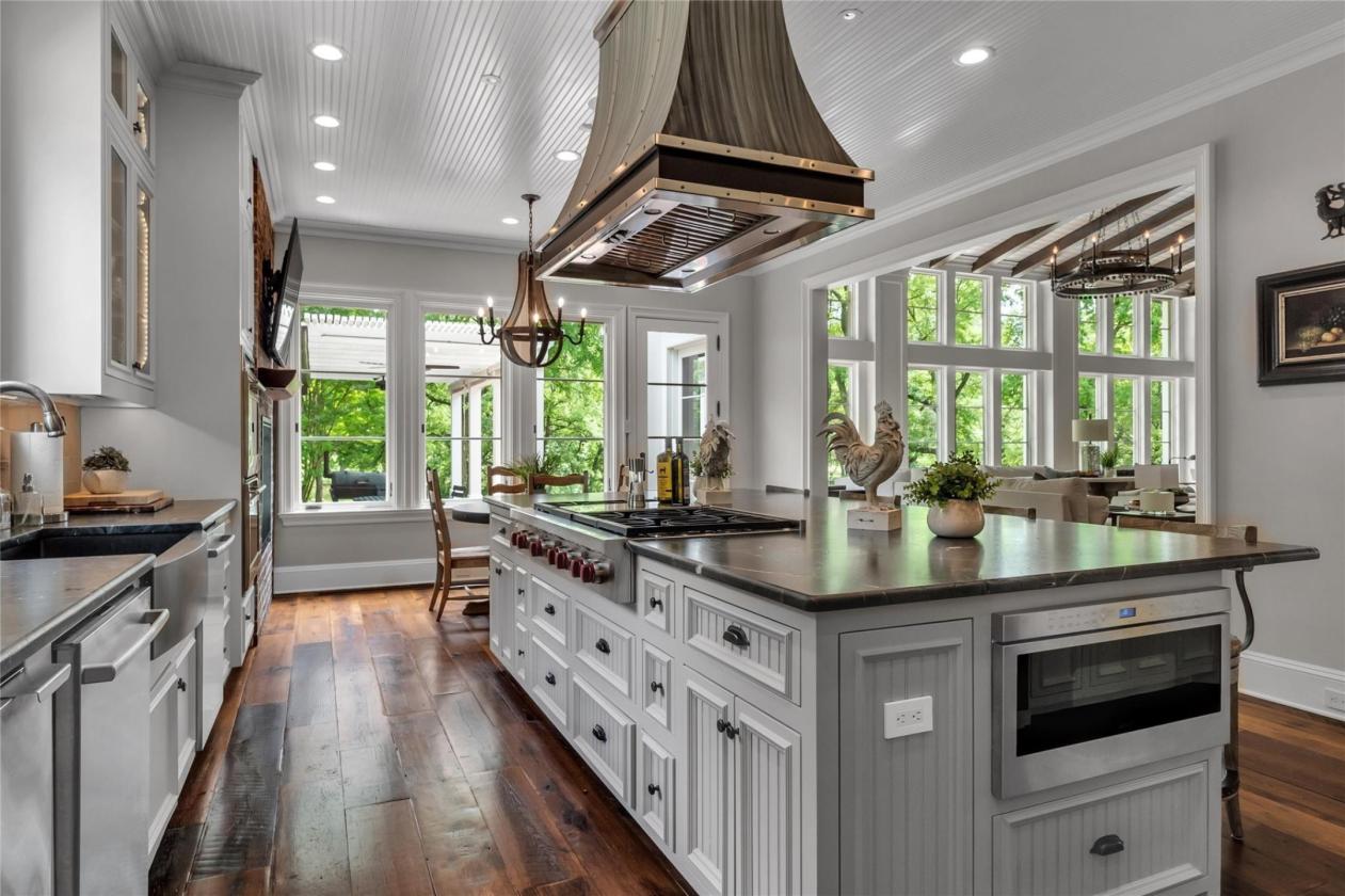 Luxury Equestrian Estate with Arena on 80.54 acres - photo 12
