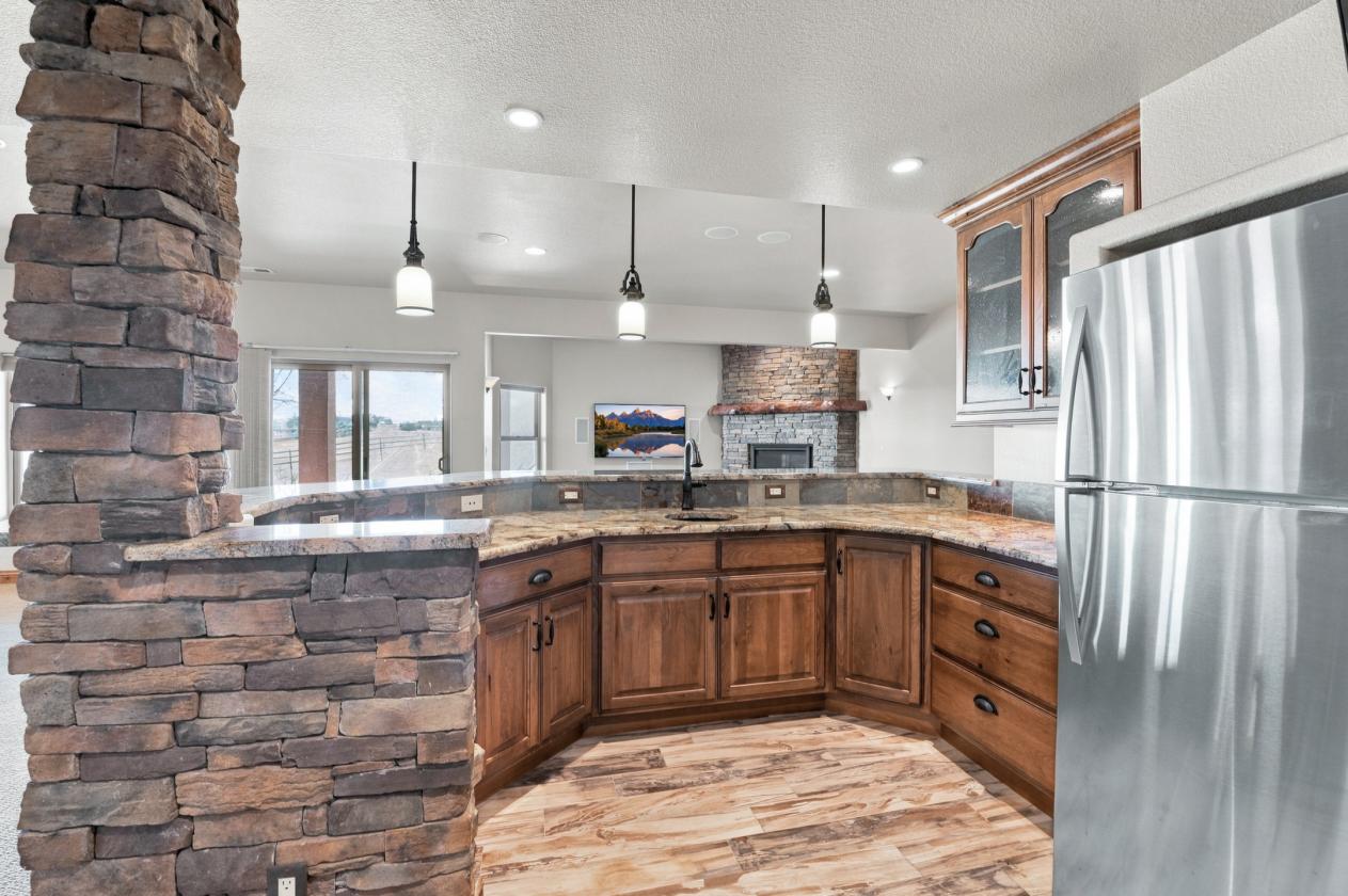 Gorgeous Mountain Contemporary Home on 35 Acres - photo 17