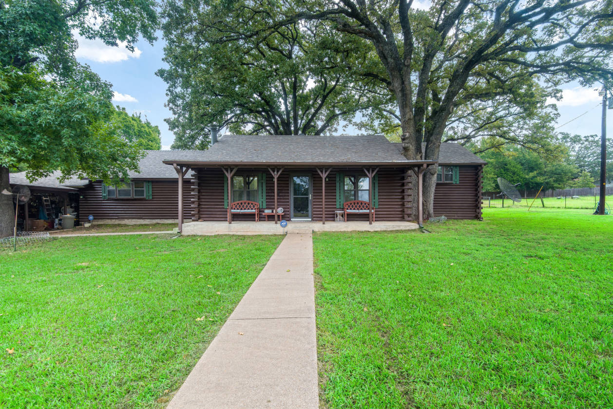 10 Acre with log home, appartment, 3 stall barn, a... Mabank, Kaufman County, Texas