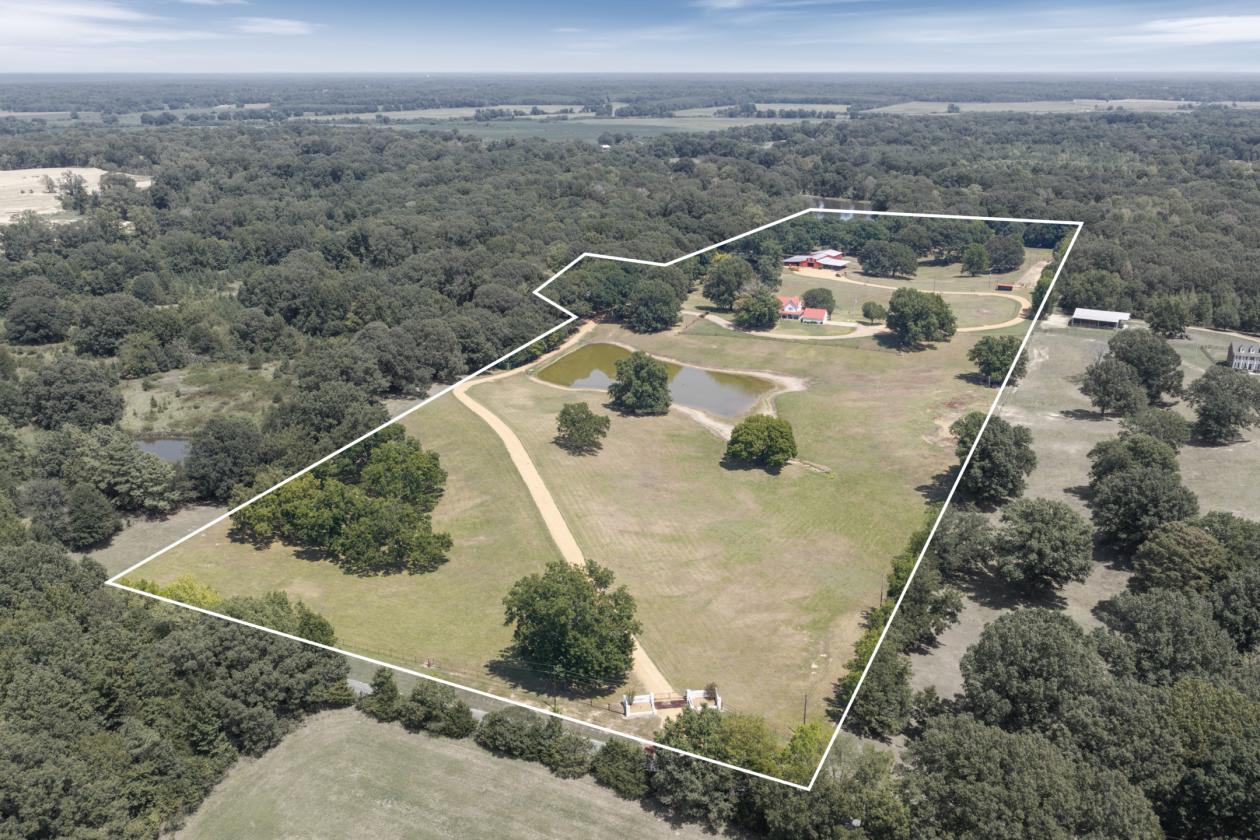 41-ACRE HORSE PROPERTY | 11 STALL BARN & ARENA - photo 4