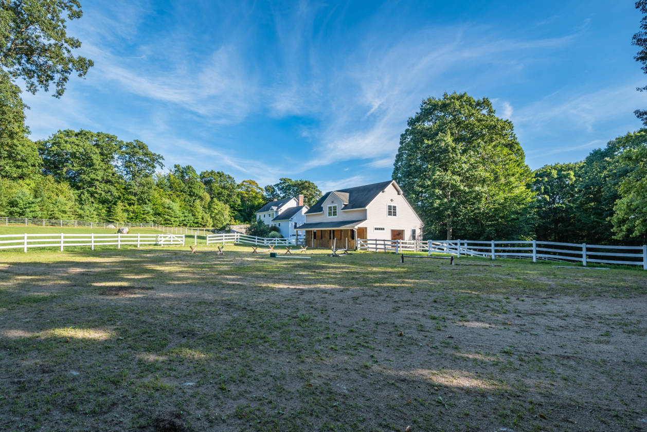 BEAUTIFUL PRIVATE WINDRIDGE FARM ESTATE Harwinton, Litchfield County