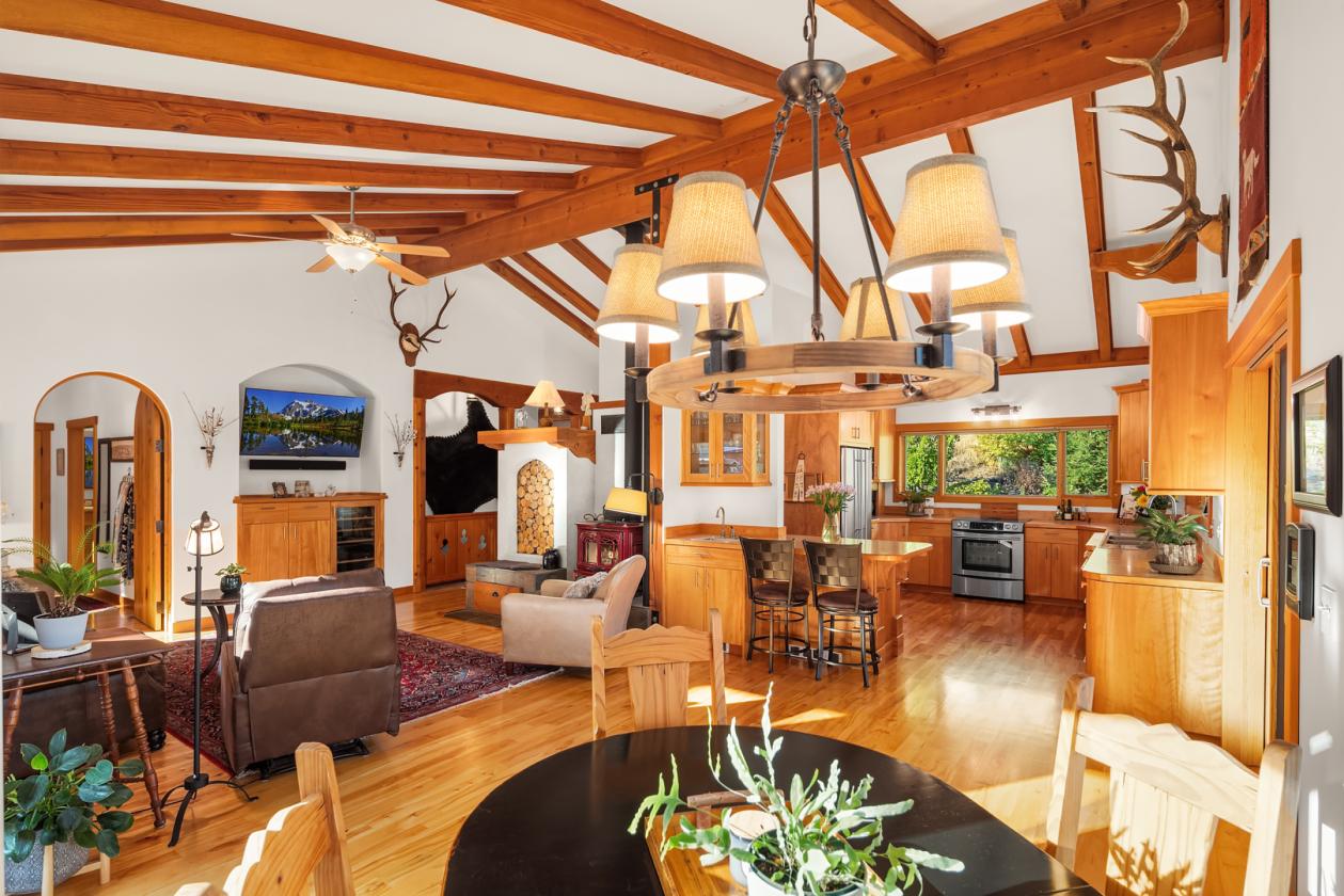 Where Mountain Living and Equestrian Dreams Come T - photo 11