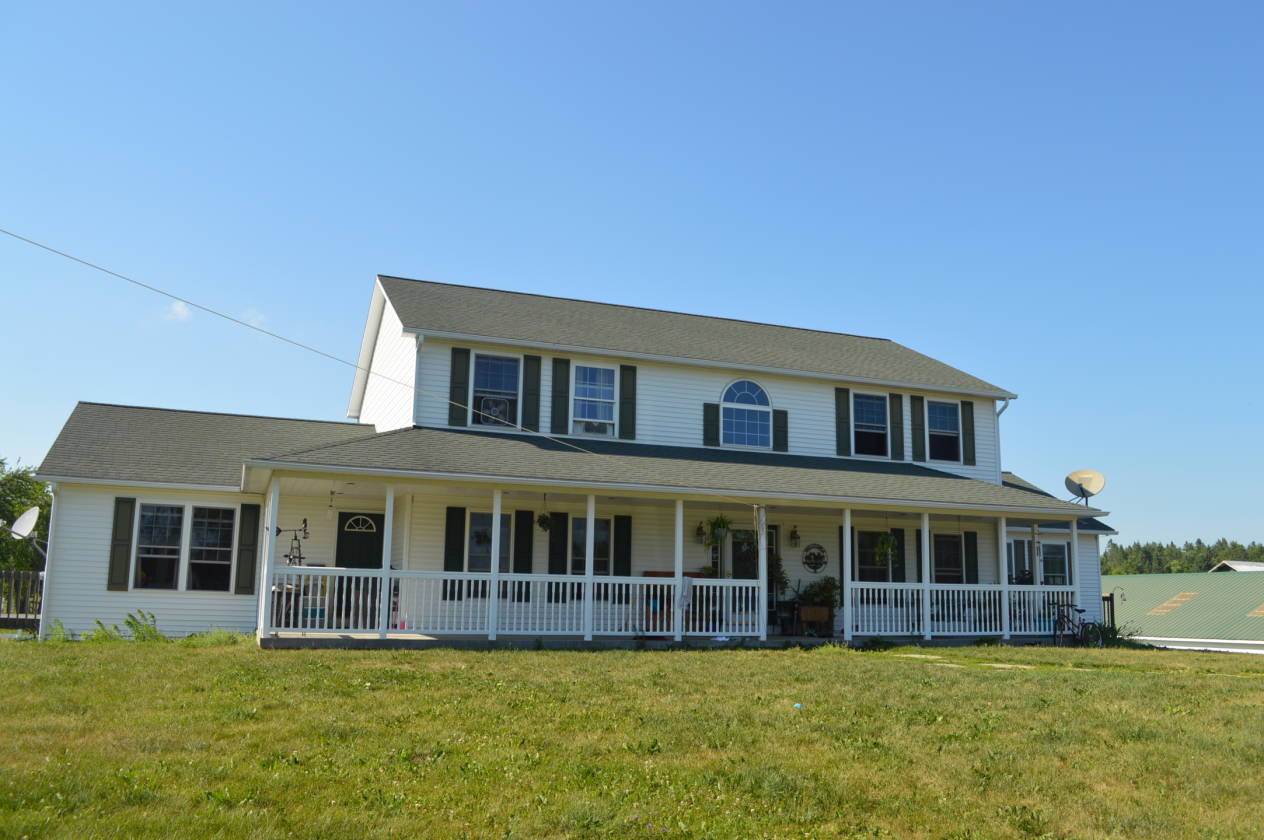 Luxury Equestrian Estate with 69 Acres! Newburgh, Penobscot County