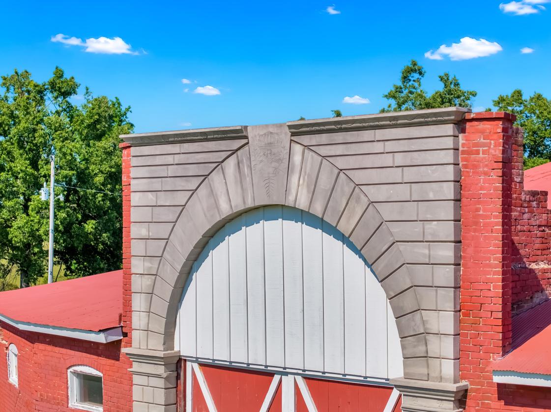 Rare Historic Round Polo Barn - photo 6