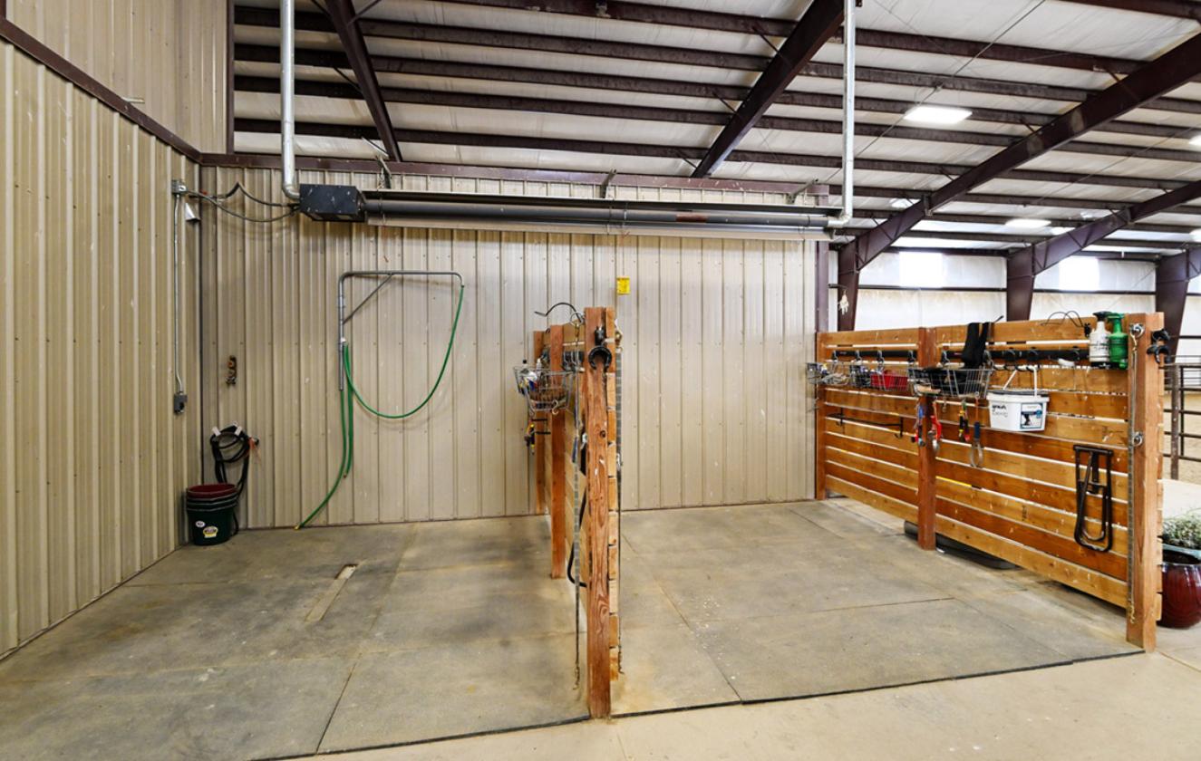 Turn-Key Equestrian Estate on 106 Acres - photo 9