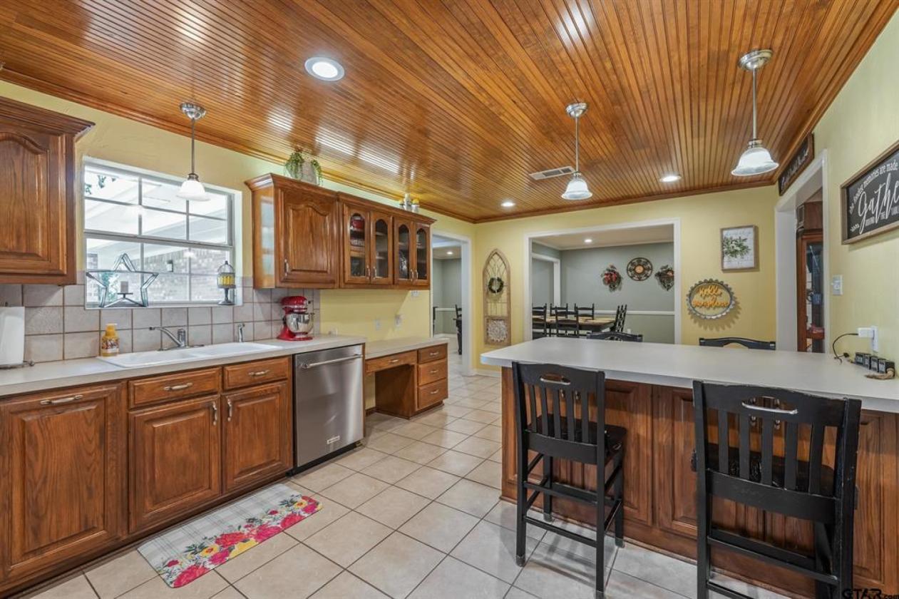 Peaceful country living on 9.6 acres - photo 6
