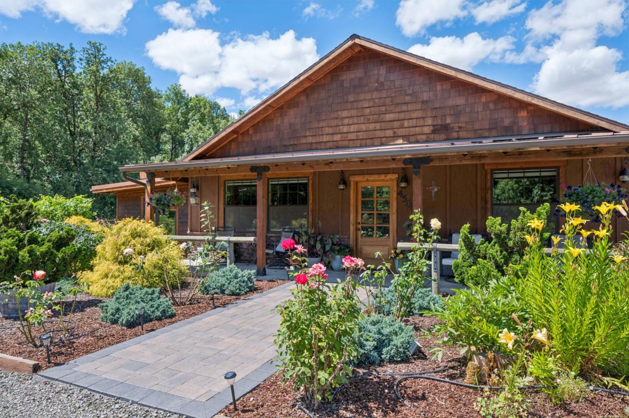 Boutique Equestrian Estate — Turnkey Move-In Ready - photo 2