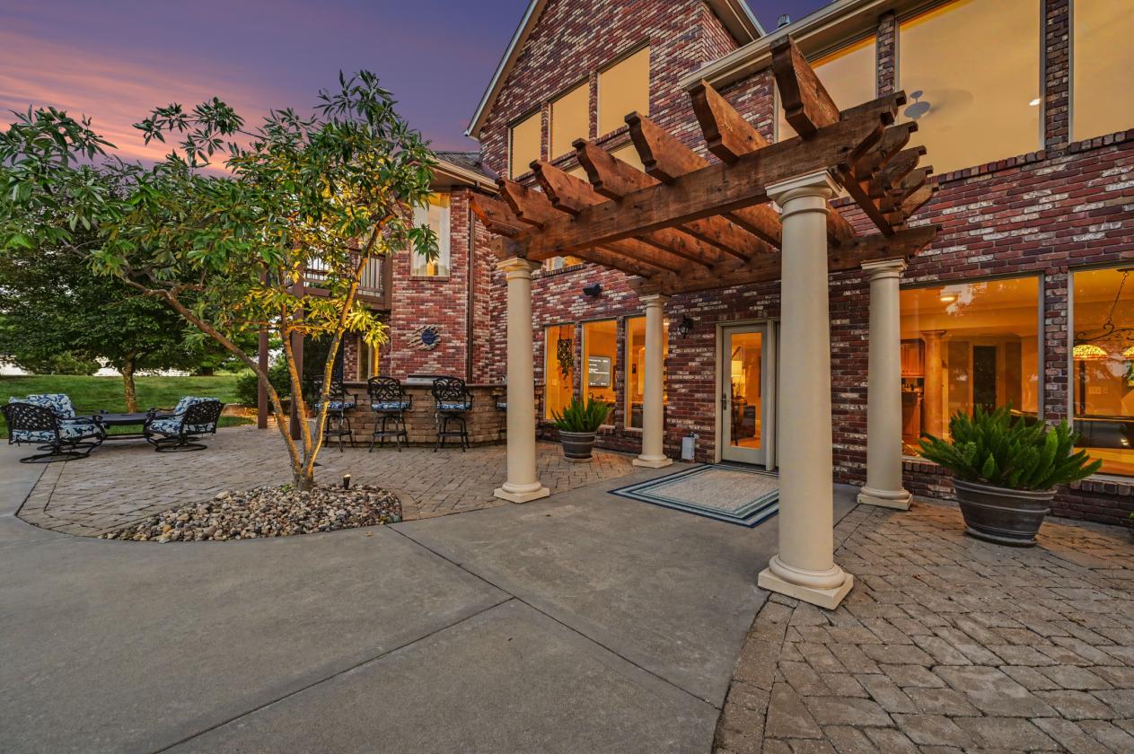 Outstanding Estate Including 20 Acres - photo 8