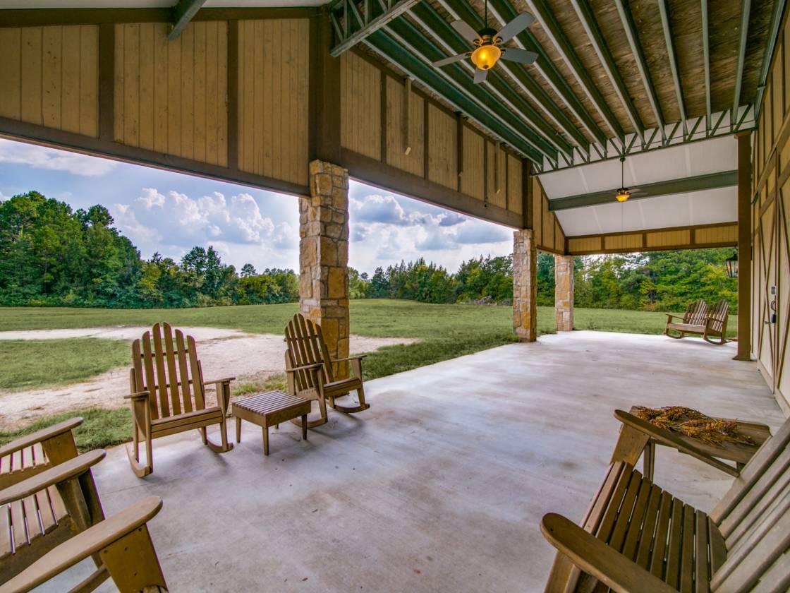 Weekend Equestrian Barndominium On 40 Acres Daingerfield Morris