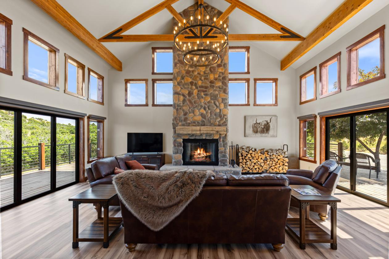 A Luxurious Equestrian Mountain View Estate! - photo 6