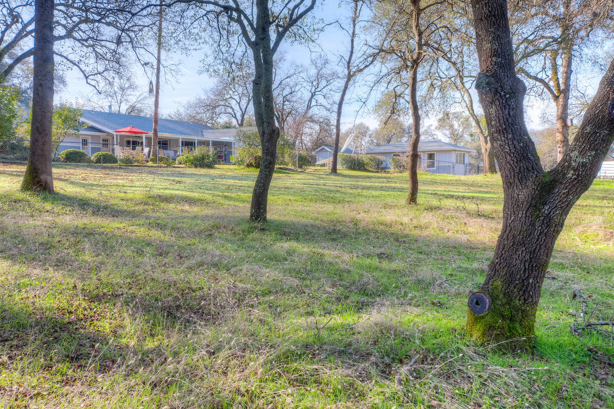 8.28 ACRES AND ROOM FOR THE HORSES!! Oroville, Butte County, California