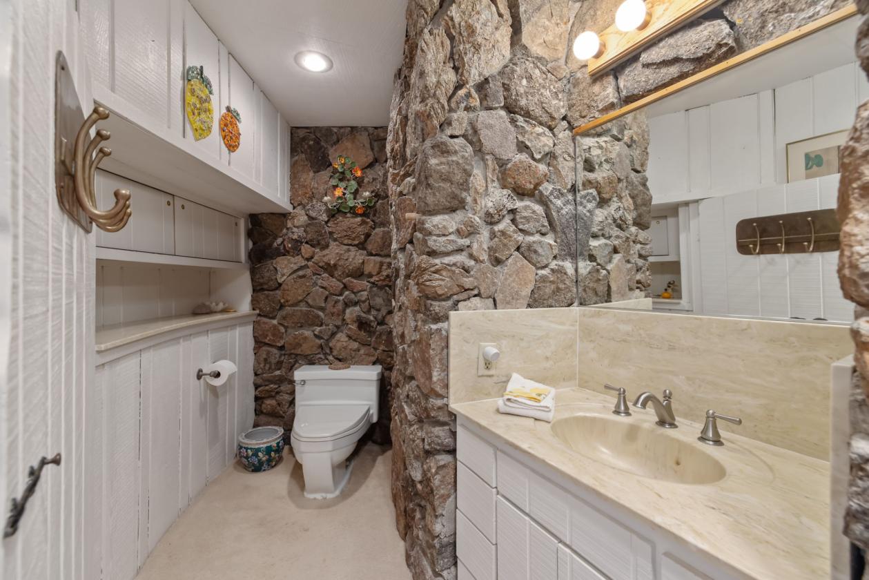 200 acres, two Harry Gesner homes, foothills - photo 10