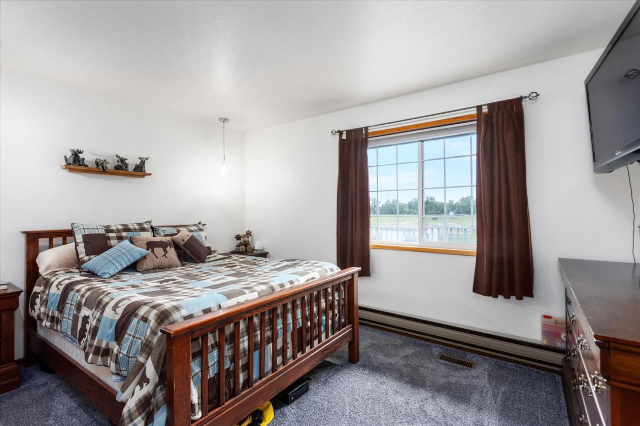 MULTI-GENERATIONAL horse property - photo 17