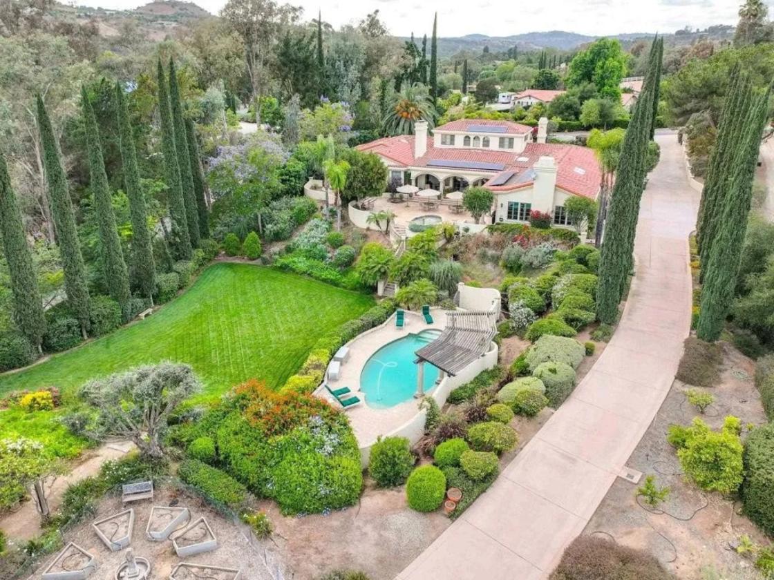 Italian Villa in Prestigious Equestrian Community - photo 2
