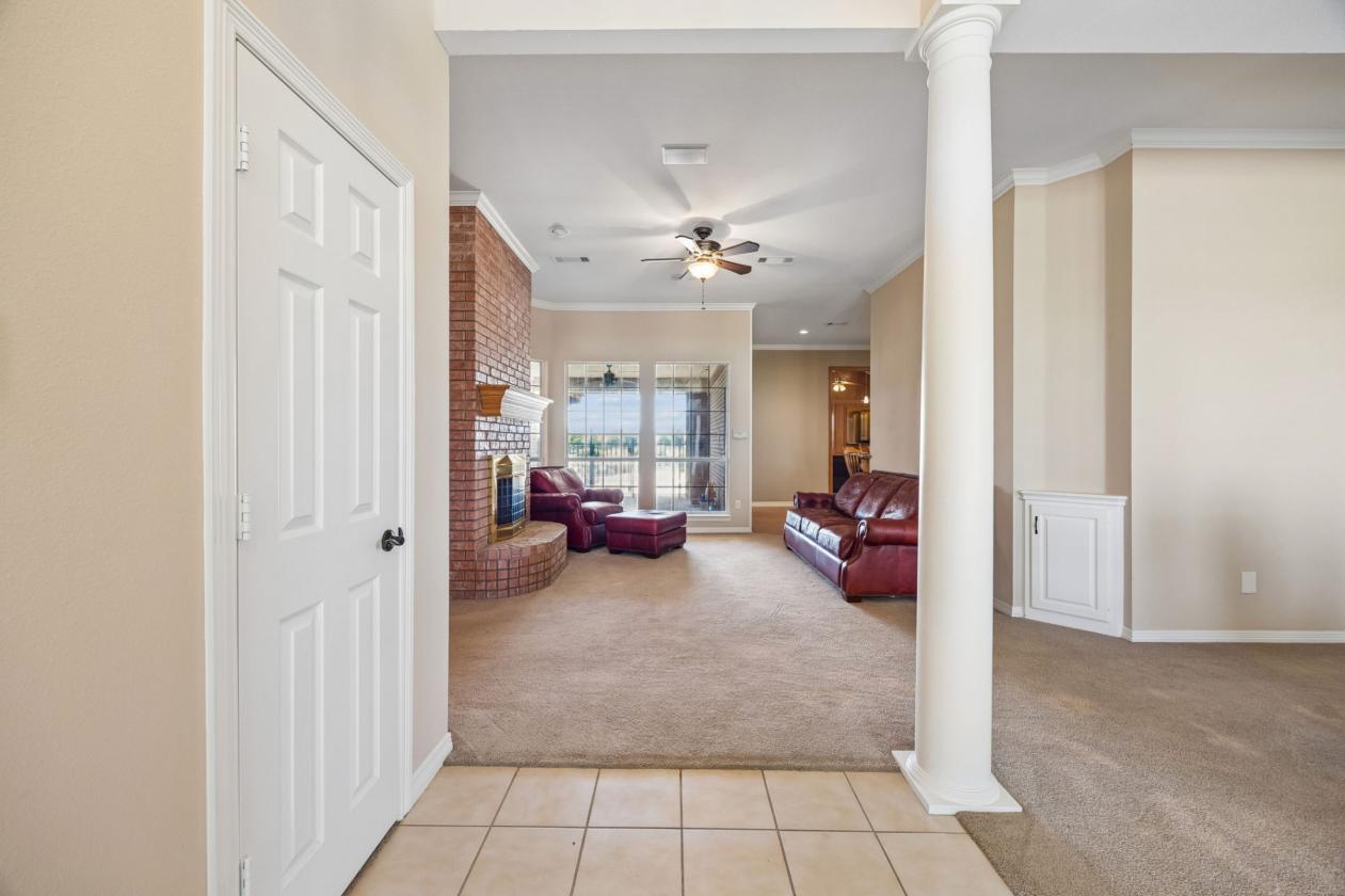 LUXURY MEETS COUNTRY LIFE ON 7.5 PICTURESQUE ACRES - photo 8