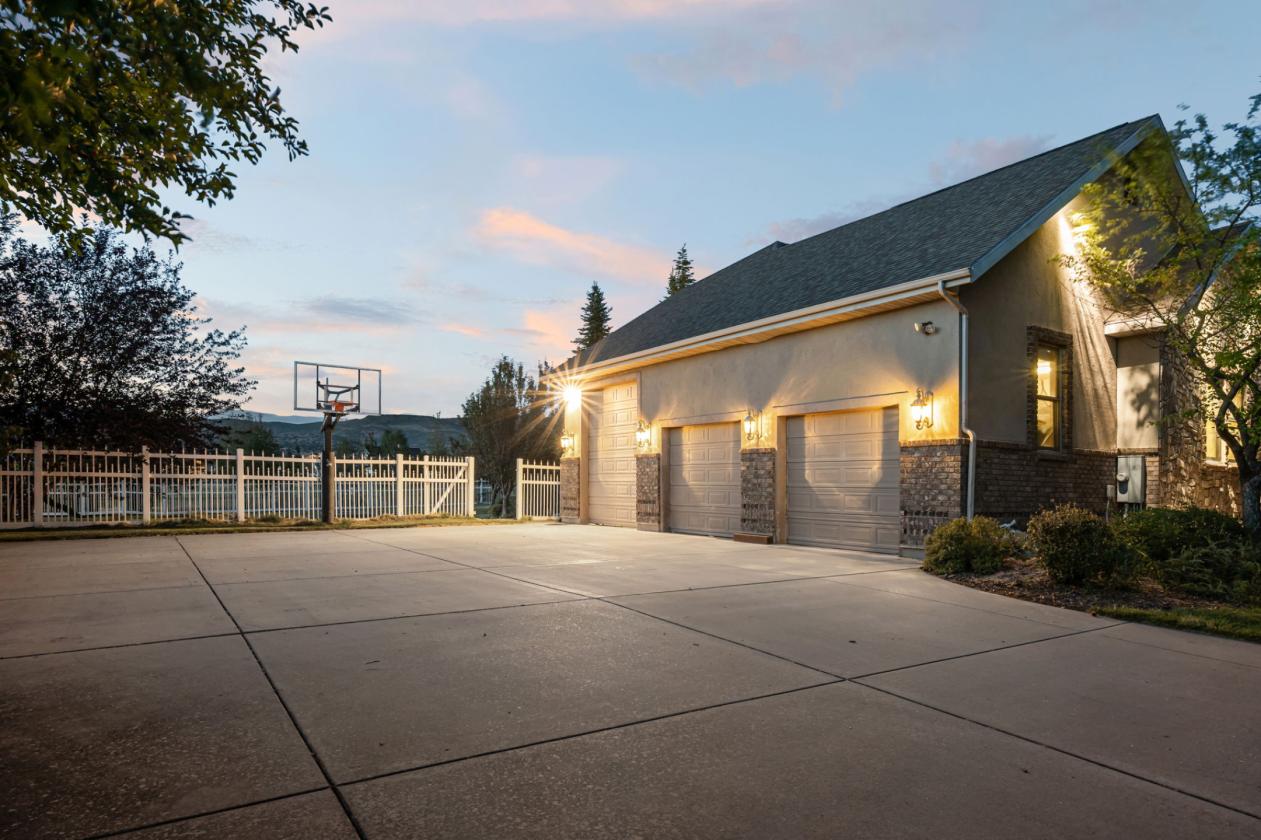 Exceptional 5+ Acre Equestrian Estate with Pool - photo 6