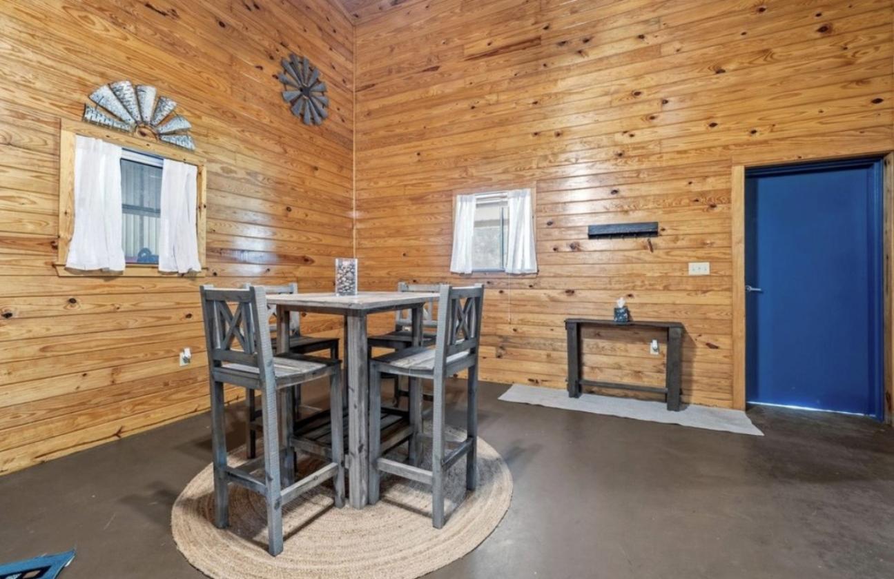 Beautiful East Texas horse property - photo 9
