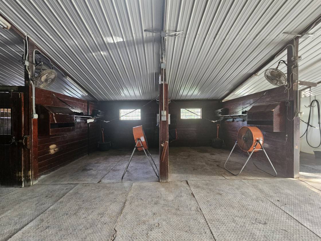 Exceptional 15-Acre Equestrian Facility! - photo 4