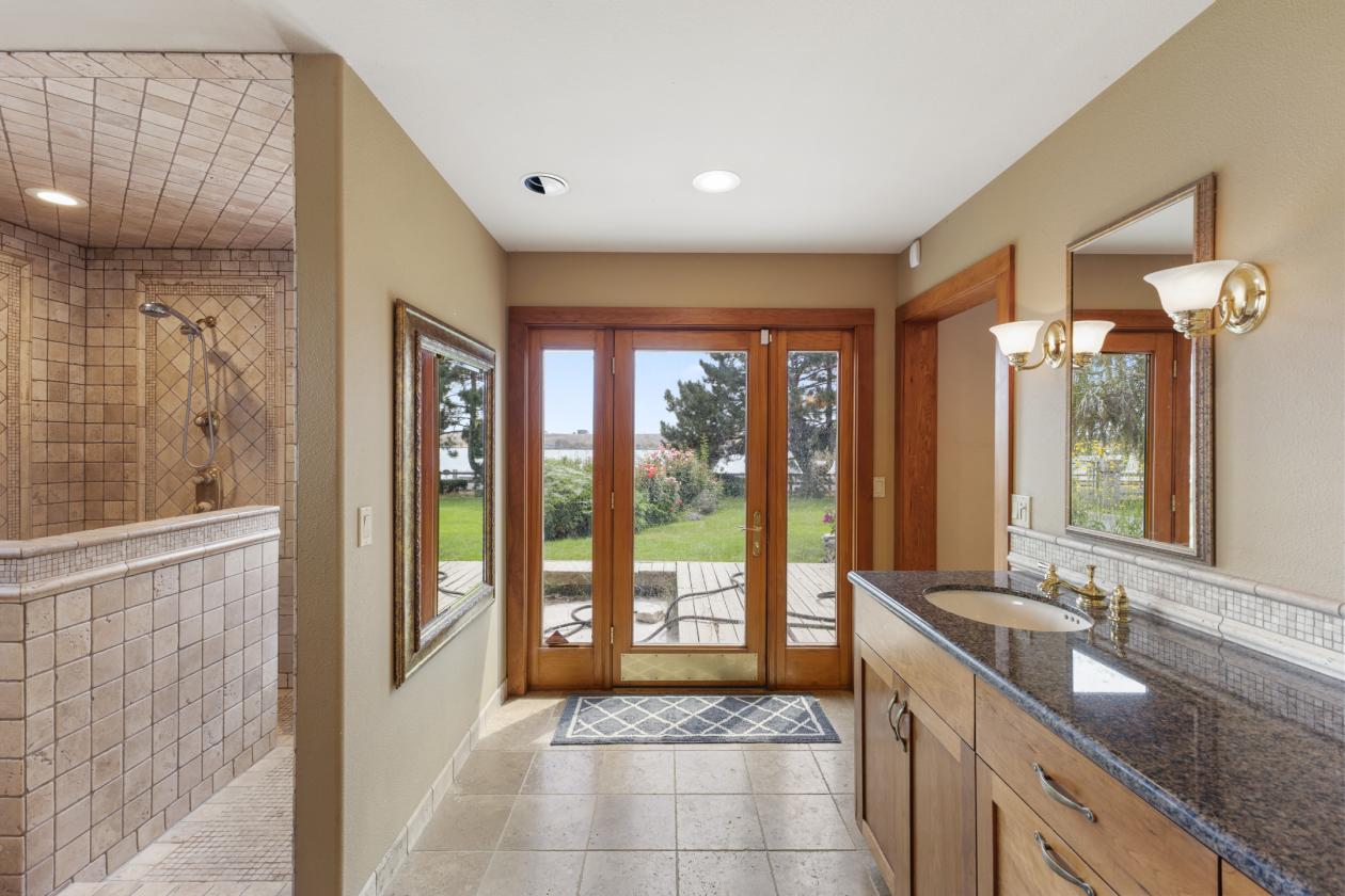 Lakeview Equestrian Estate w/ Shop & Barn - photo 26