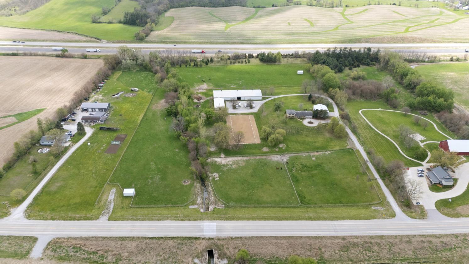 Beautiful Horse Farm with Indoor and Outdoor arena - photo 27