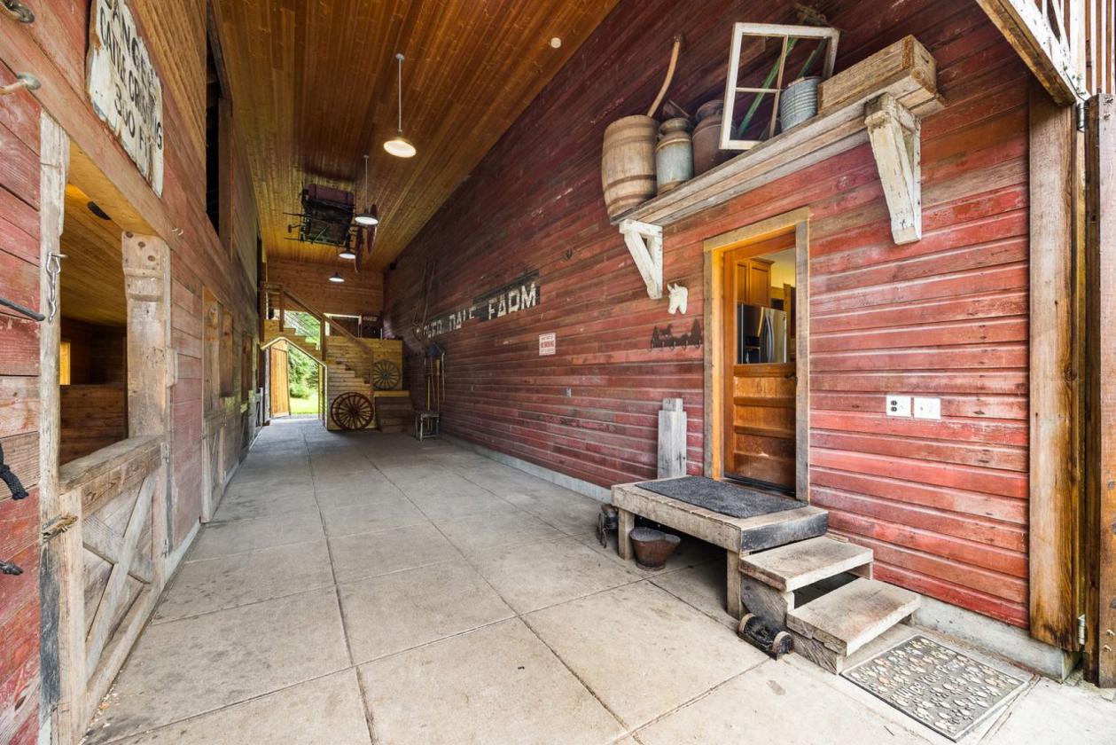 Humble Rustic Equestrian estate - photo 6