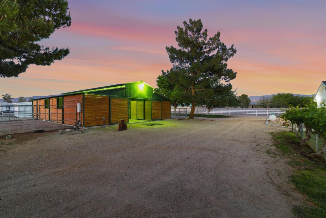 5 acre horse property and hobby farm w/vineyard - photo 8