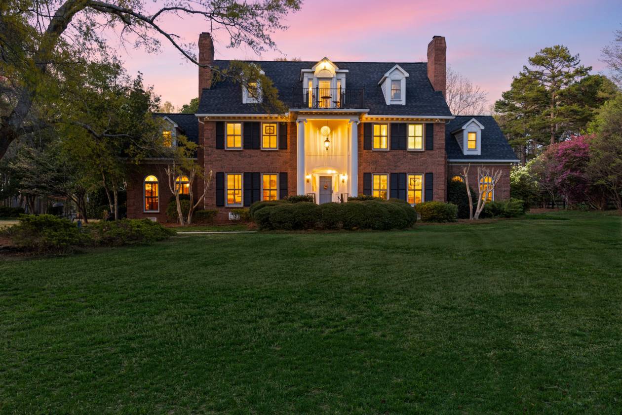 ROUX MANOR | AN EQUESTRIAN ESTATE & MINI FARM - photo 1