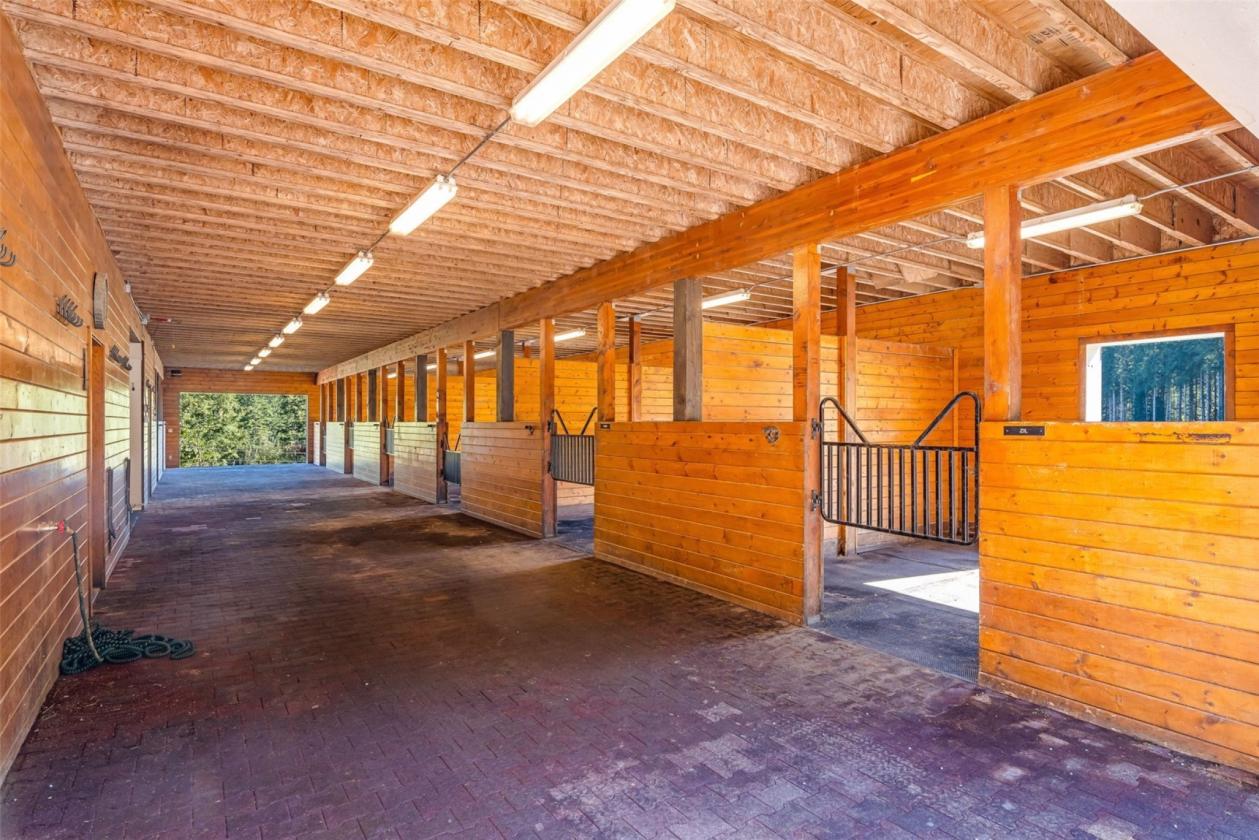 Legacy Equestrian Estate on 27 Acres - photo 5