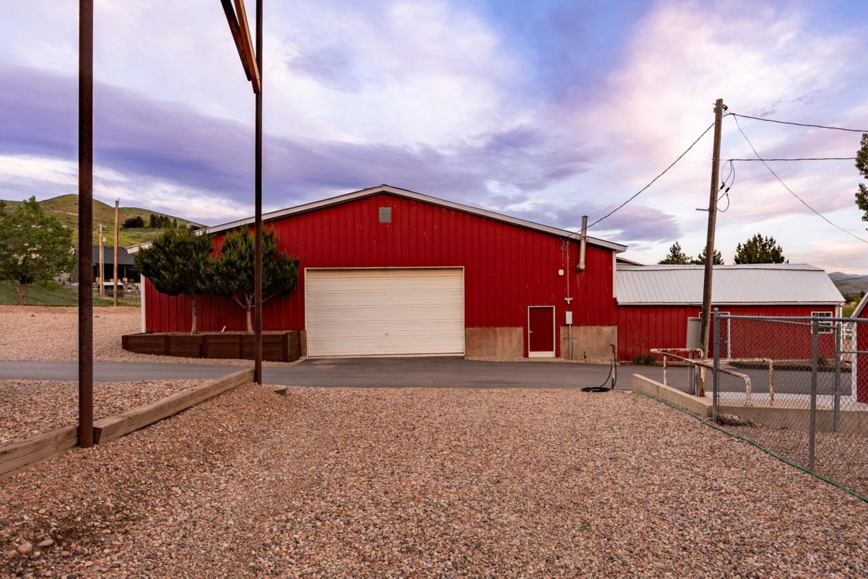 Incredibly Well-Maintained Horse Property - photo 30